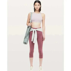 Lululemon In Movement Crop Pants Women’s Size 6 Misty Merlot‎ 19" Activewear